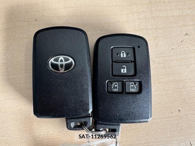 Toyota VOXY HYBRID 2017-05 8318048-29