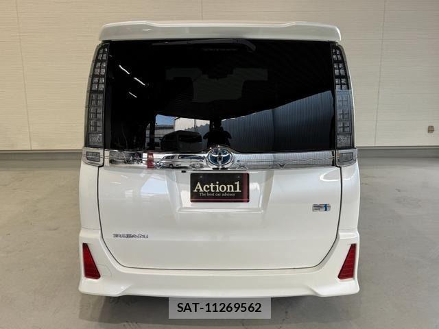 Toyota VOXY HYBRID 2017-05 8318048-4