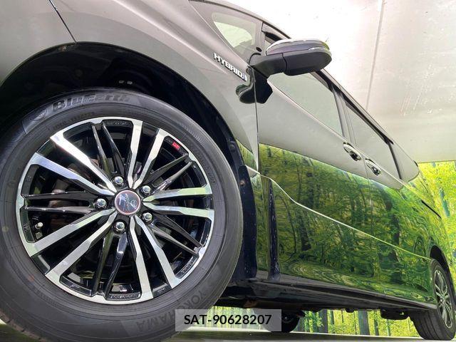 Toyota VOXY HYBRID 2018-06 8318043-11