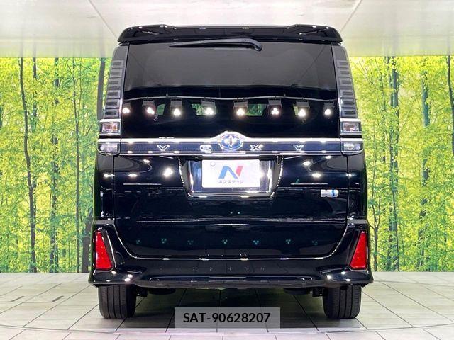 Toyota VOXY HYBRID 2018-06 8318043-13