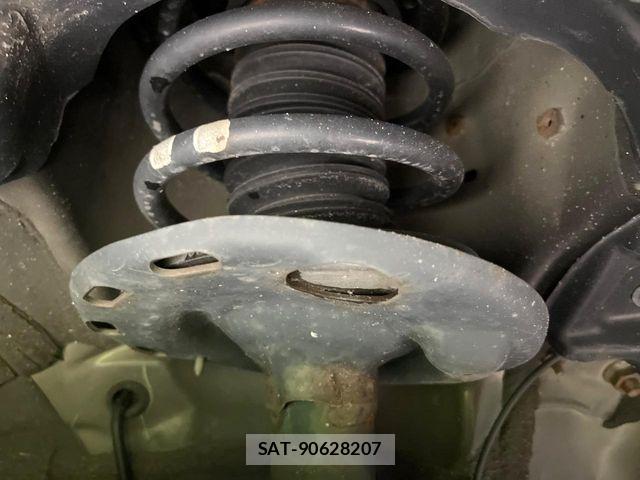 Toyota VOXY HYBRID 2018-06 8318043-18
