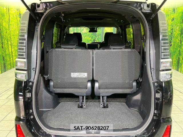 Toyota VOXY HYBRID 2018-06 8318043-19