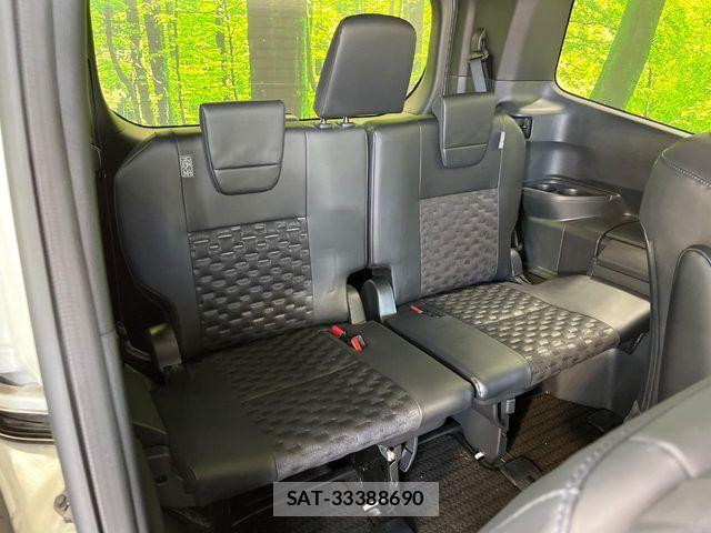 Toyota VOXY HYBRID 2023-08 8317997-9