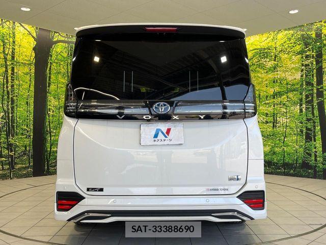 Toyota VOXY HYBRID 2023-08 8317997-15