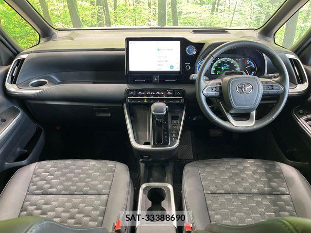 Toyota VOXY HYBRID 2023-08 8317997-1