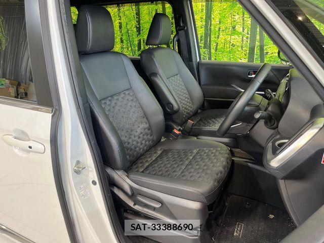 Toyota VOXY HYBRID 2023-08 8317997-7