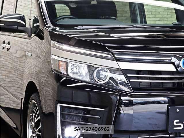 Toyota VOXY HYBRID 2017-06 8318031-11