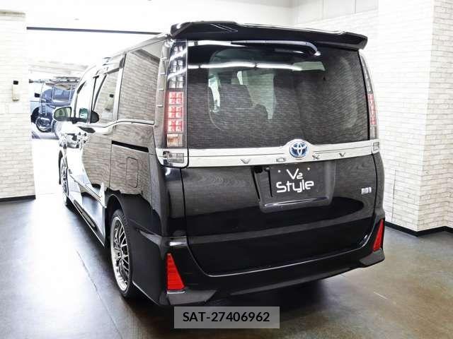 Toyota VOXY HYBRID 2017-06 8318031-14