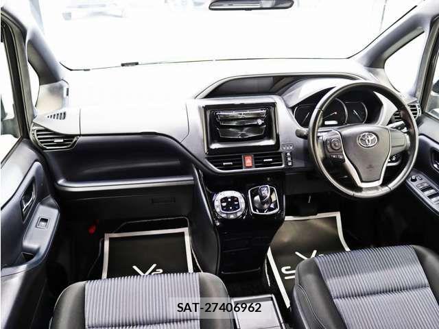 Toyota VOXY HYBRID 2017-06 8318031-19