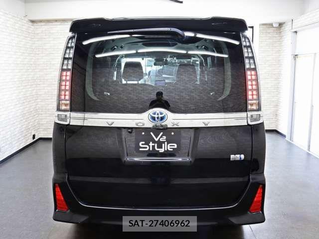 Toyota VOXY HYBRID 2017-06 8318031-2