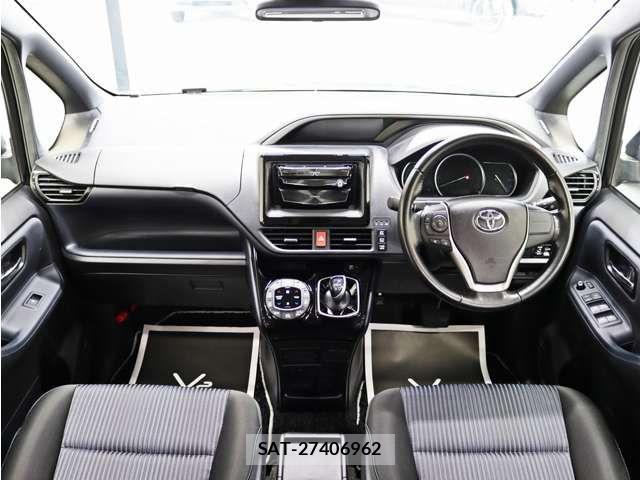 Toyota VOXY HYBRID 2017-06 8318031-3
