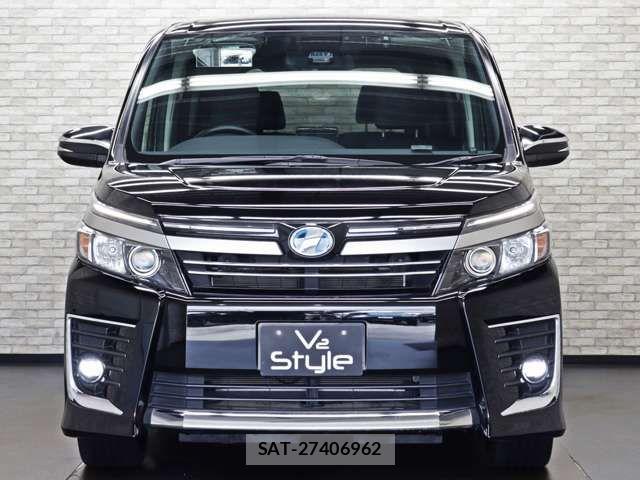 Toyota VOXY HYBRID 2017-06 8318031-6