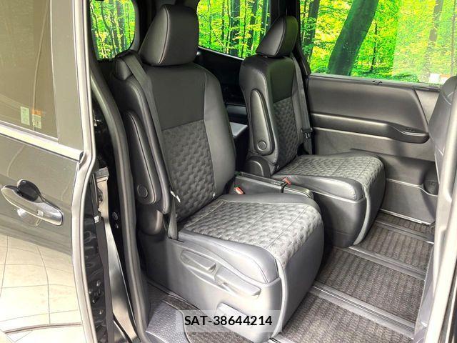 Toyota VOXY HYBRID 2023-09 8317998-9