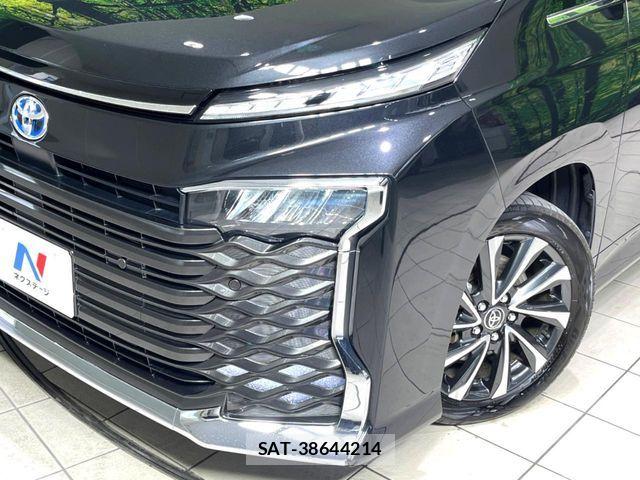 Toyota VOXY HYBRID 2023-09 8317998-13