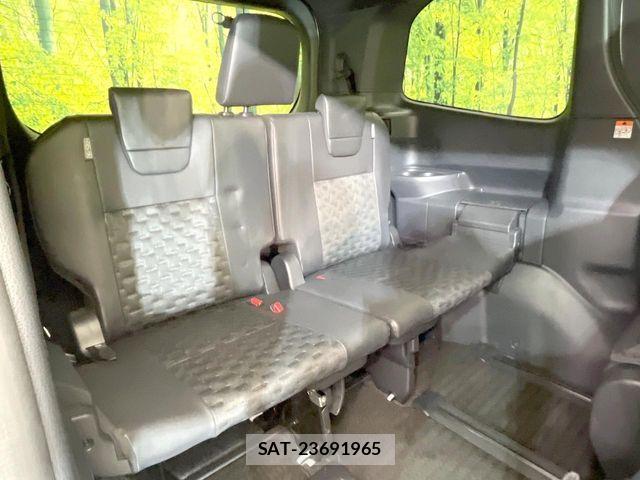 Toyota VOXY HYBRID 2024-02 8317999-9