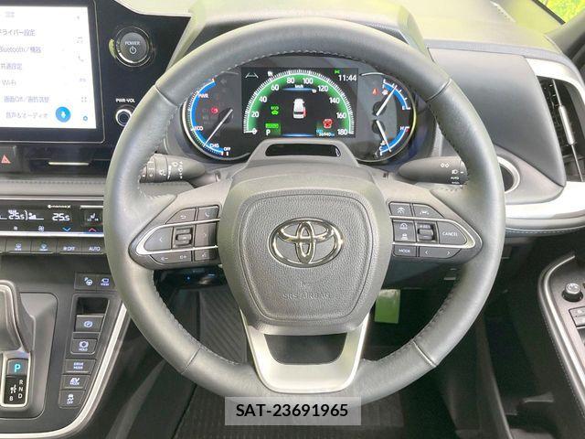 Toyota VOXY HYBRID 2024-02 8317999-11