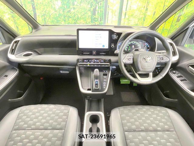Toyota VOXY HYBRID 2024-02 8317999-1