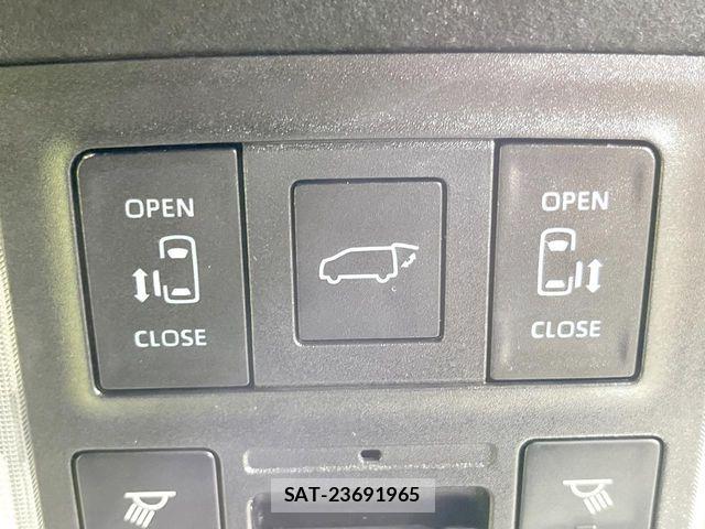 Toyota VOXY HYBRID 2024-02 8317999-5