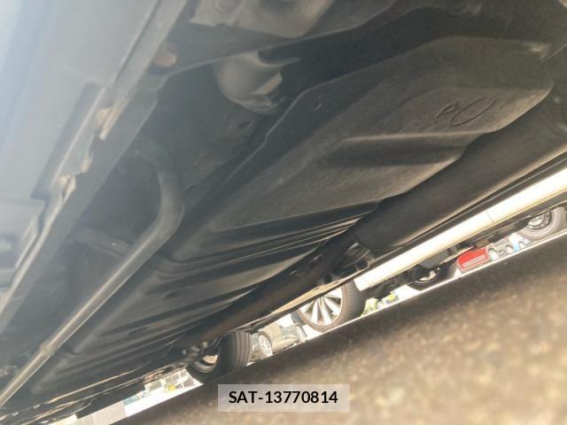 Toyota VOXY HYBRID 2017-07 8318047-10