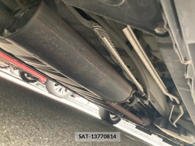 Toyota VOXY HYBRID 2017-07 8318047-11