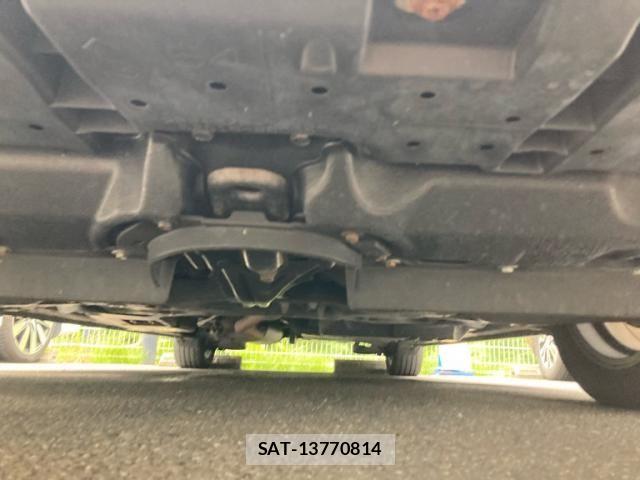Toyota VOXY HYBRID 2017-07 8318047-12