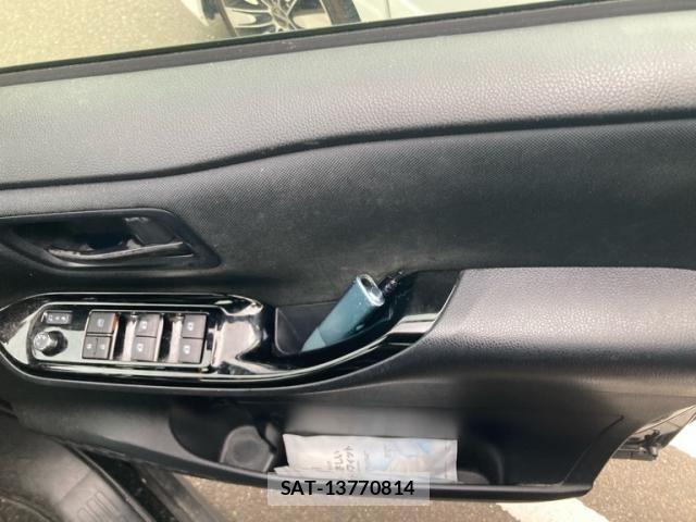 Toyota VOXY HYBRID 2017-07 8318047-17