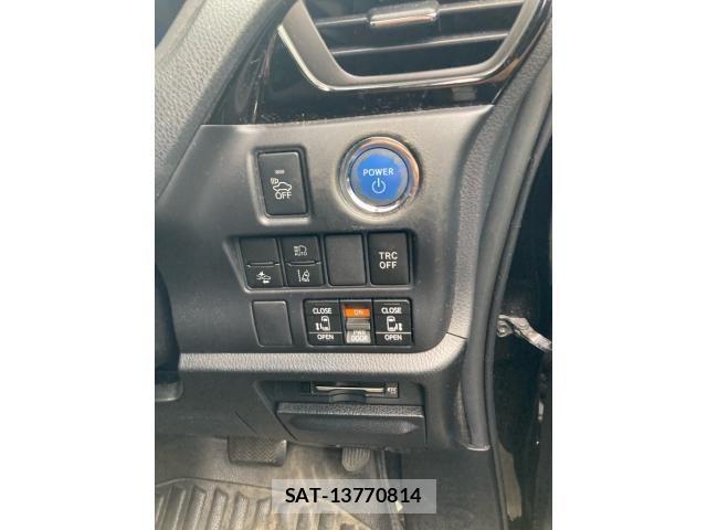 Toyota VOXY HYBRID 2017-07 8318047-18