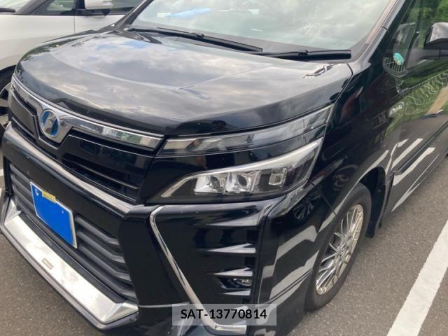 Toyota VOXY HYBRID 2017-07 8318047-1