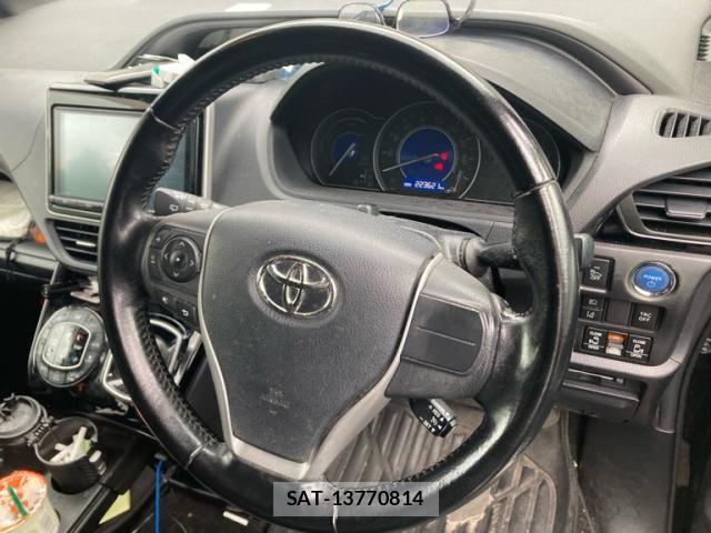 Toyota VOXY HYBRID 2017-07 8318047-19