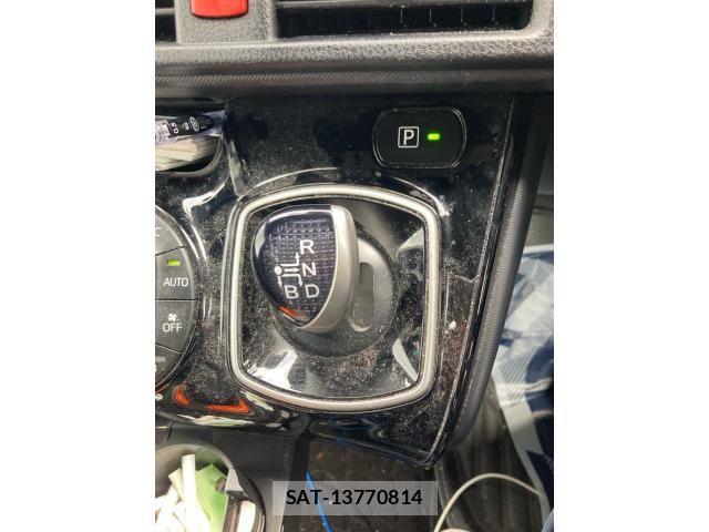 Toyota VOXY HYBRID 2017-07 8318047-20