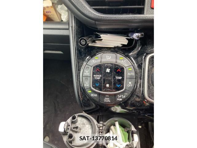 Toyota VOXY HYBRID 2017-07 8318047-21