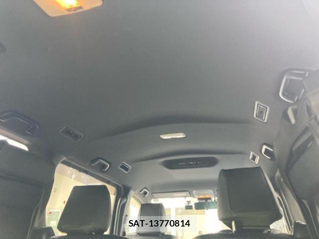Toyota VOXY HYBRID 2017-07 8318047-27