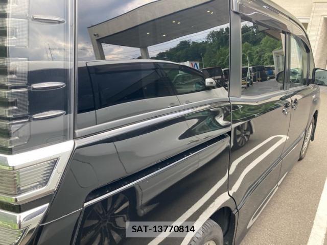 Toyota VOXY HYBRID 2017-07 8318047-5