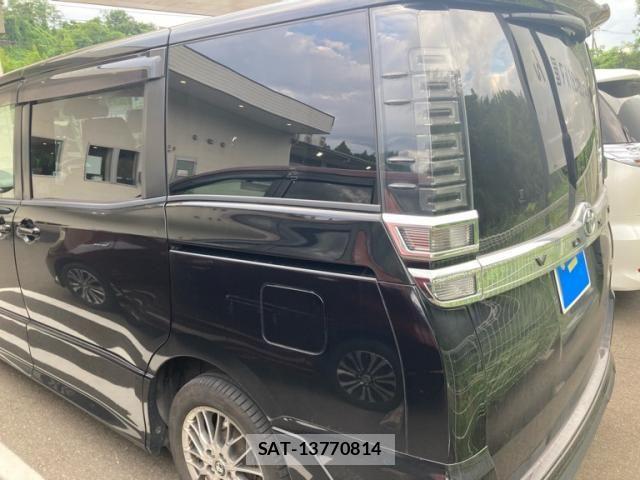 Toyota VOXY HYBRID 2017-07 8318047-7