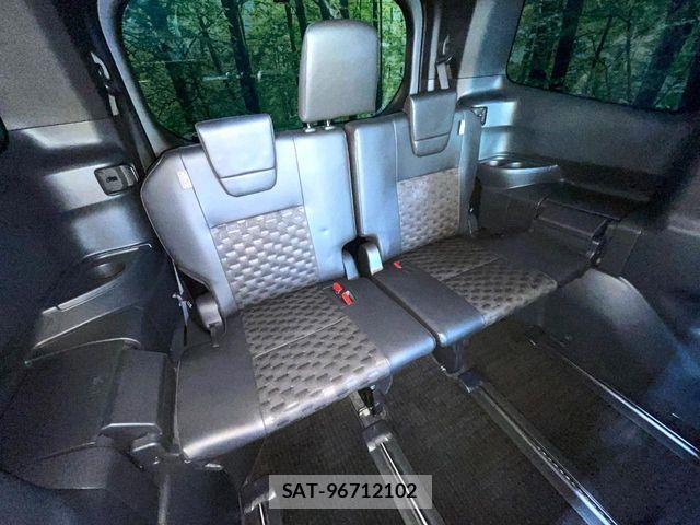 Toyota VOXY HYBRID 2023-01 8318004-9