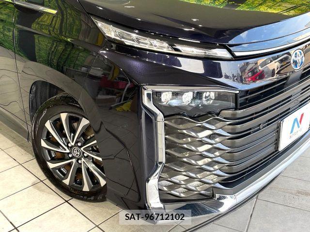 Toyota VOXY HYBRID 2023-01 8318004-12