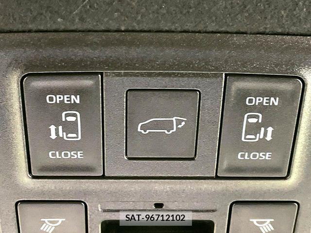 Toyota VOXY HYBRID 2023-01 8318004-5