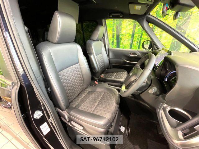 Toyota VOXY HYBRID 2023-01 8318004-7