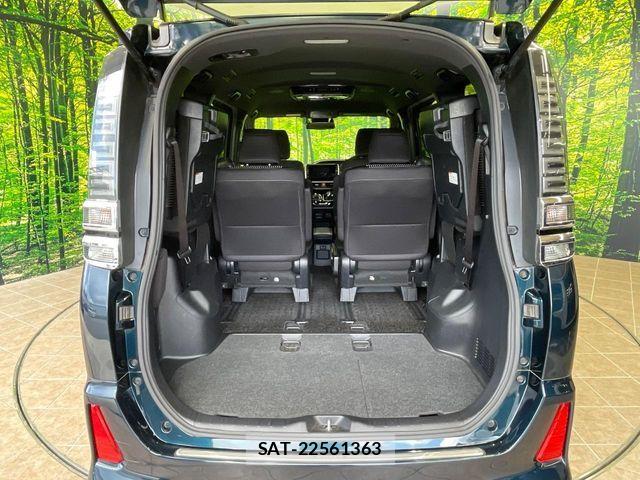 Toyota VOXY HYBRID 2017-12 8318030-11