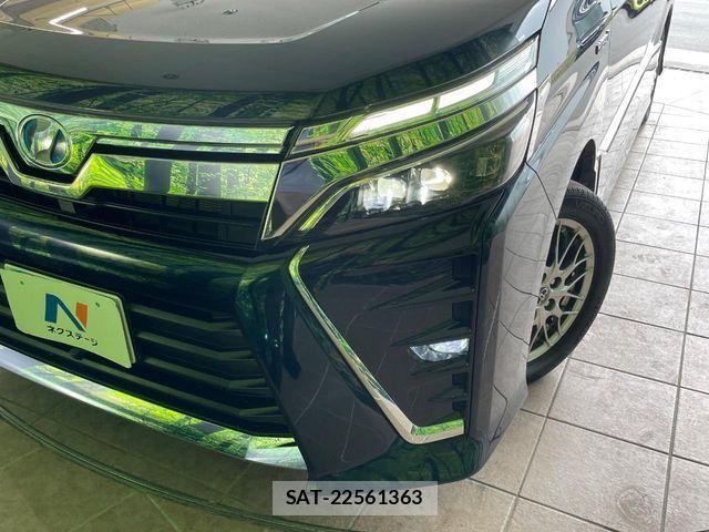 Toyota VOXY HYBRID 2017-12 8318030-13