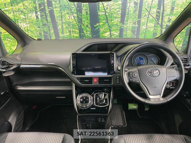 Toyota VOXY HYBRID 2017-12 8318030-1