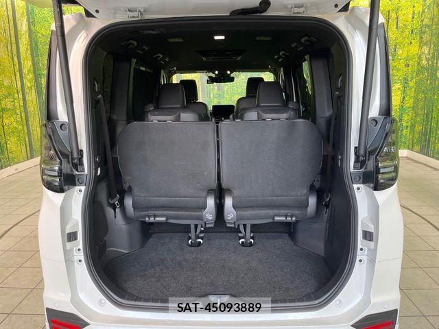 Toyota VOXY HYBRID 2023-10 8318005-11