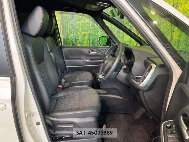 Toyota VOXY HYBRID 2023-10 8318005-8