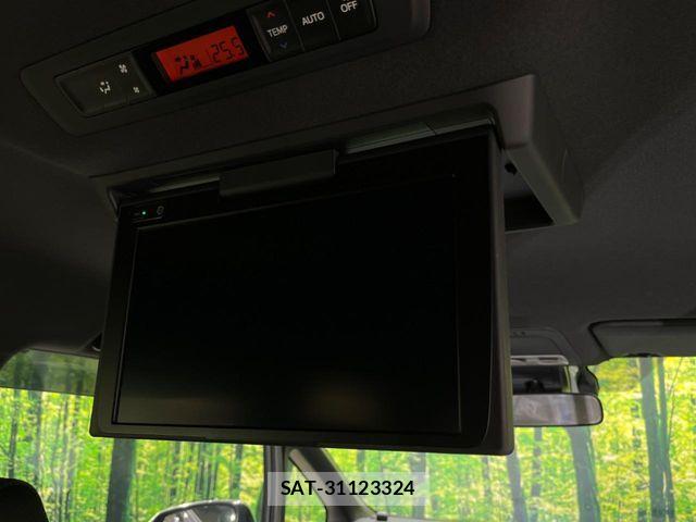 Toyota VOXY HYBRID 2019-09 8318028-2