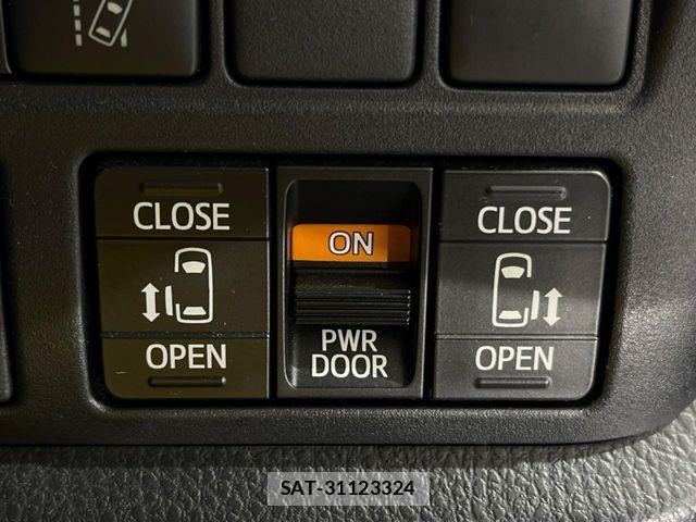 Toyota VOXY HYBRID 2019-09 8318028-5