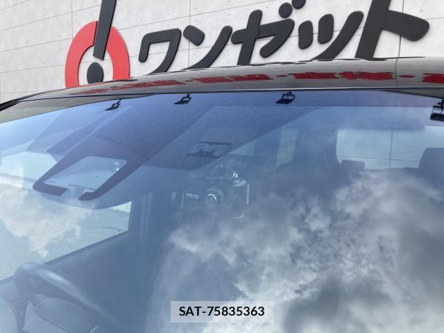 Toyota VOXY HYBRID 2021-08 8318013-12