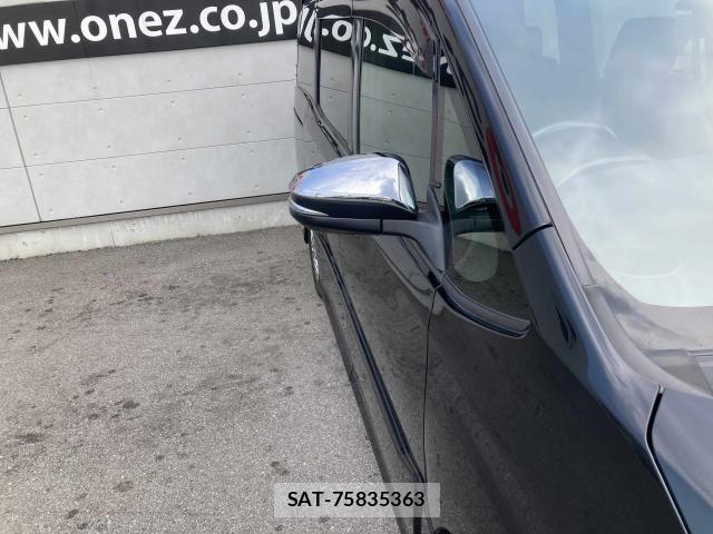 Toyota VOXY HYBRID 2021-08 8318013-13