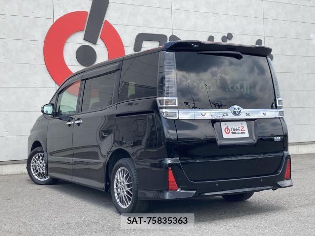 Toyota VOXY HYBRID 2021-08 8318013-14