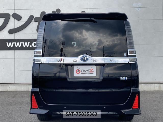 Toyota VOXY HYBRID 2021-08 8318013-17