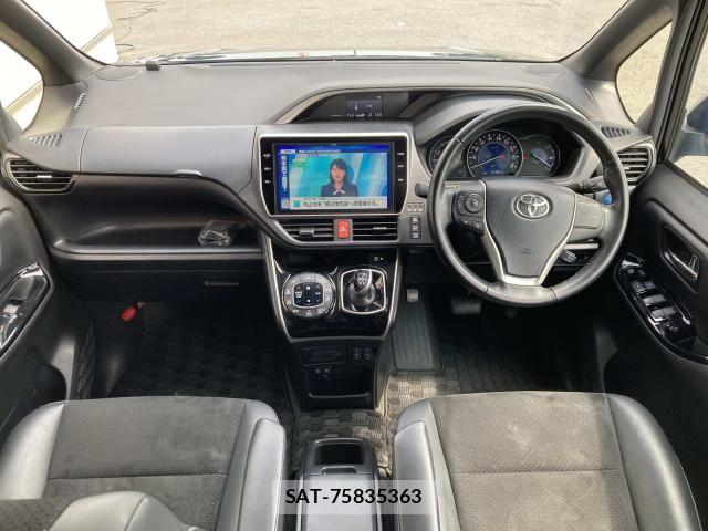 Toyota VOXY HYBRID 2021-08 8318013-1